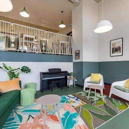 Student Factory Champ De Mars